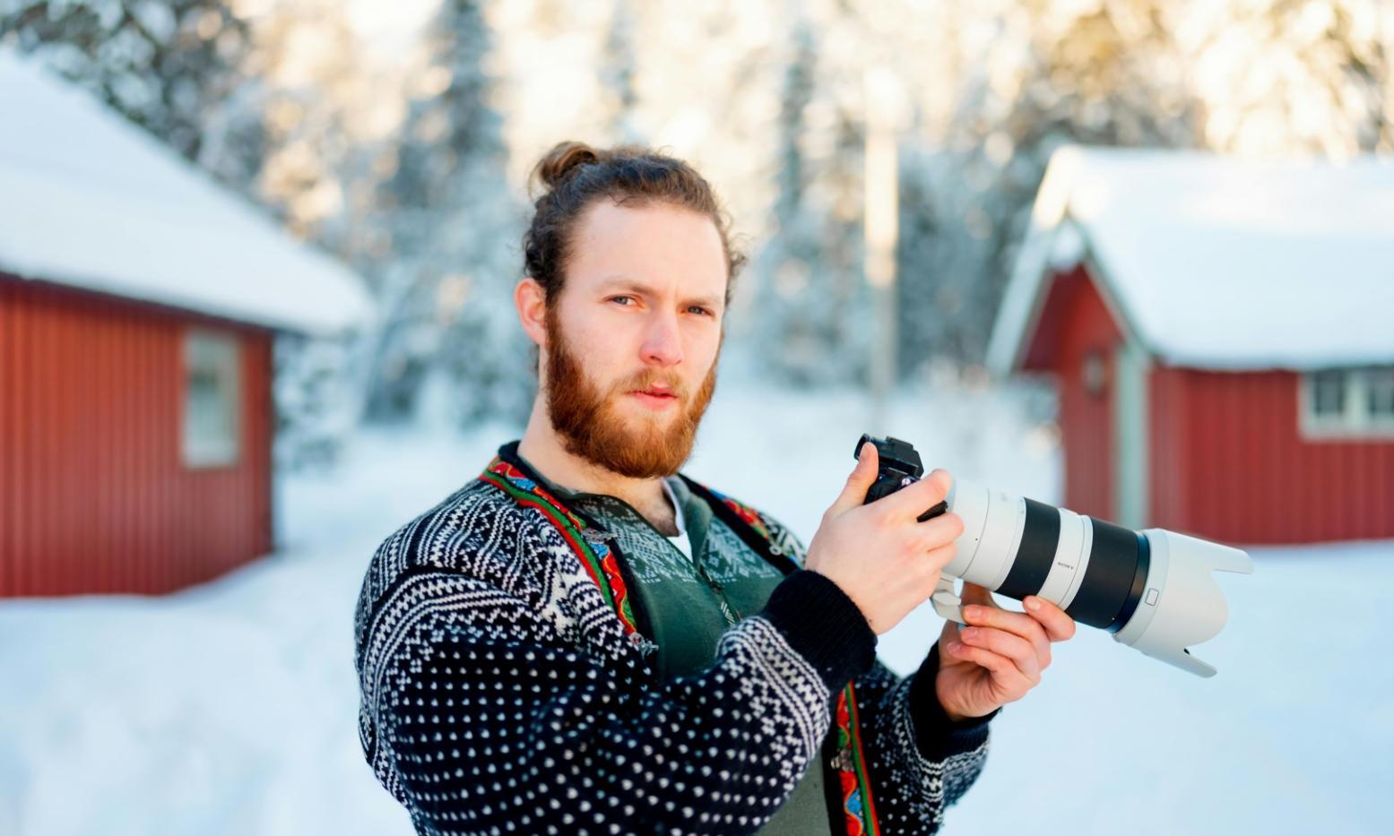 Strumentazione fotografica professionale in studio con illuminazione specializzata